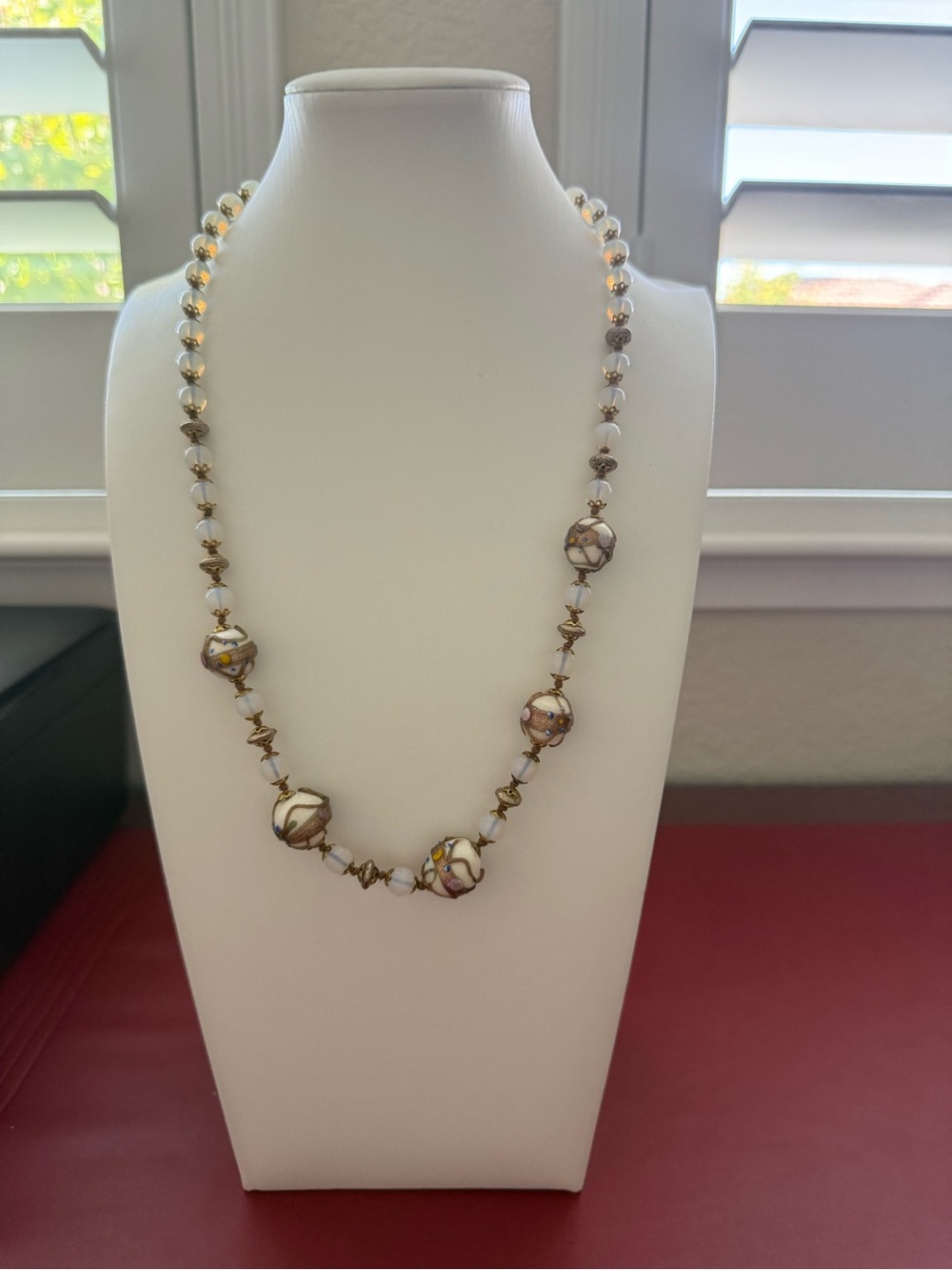 Vintage Decorative White and Gold Beaded Necklace NWOT